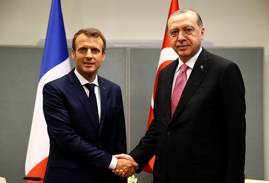 Cumhurbaşkanı Erdoğan'dan Fransa'ya kritik ziyaret
Cumhurbaşkanı Erdoğan, 5 Ocak’ta Fransa Cumhurbaşkanı Macron'un davetlisi olarak Fransa’ya gidecek. Ziyarette Kudüs, Suriye, Irak ve terörle mücadele başta olmak üzere bölgesel konular ve Türkiye-AB ilişkileri ele alınacaktır.