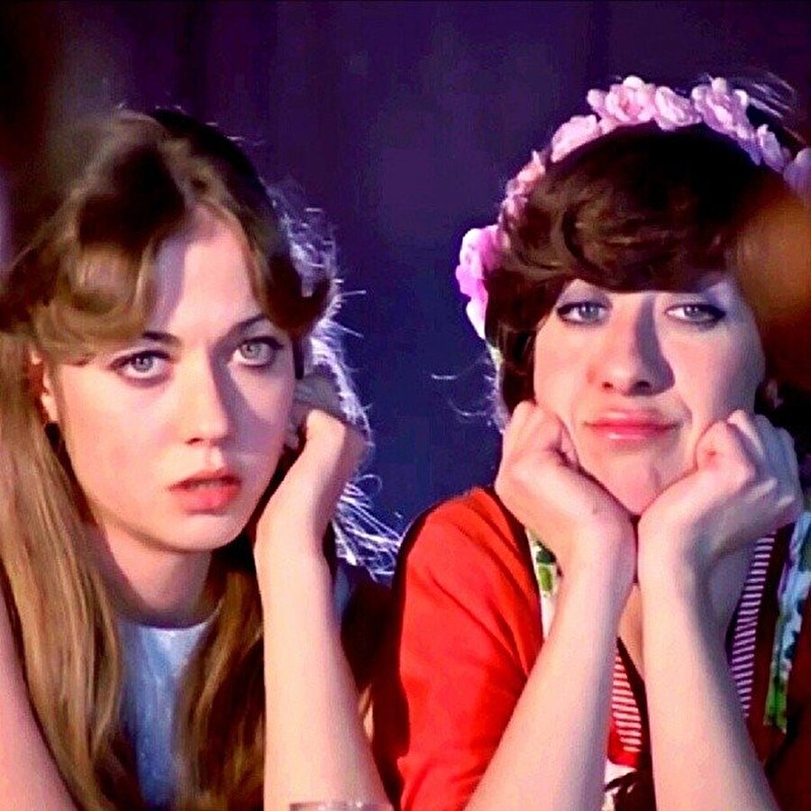 Çocuk sahibiydi demişken evet artık evlilik zamanınız da geldi. Arkadaşlarınız gelin/damat olurken siz halen daha bekar hayatı mı yaşıyorsunuz yoksa?