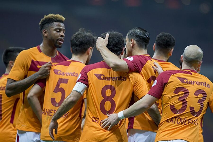 Galatasaray, Şampiyonlar Ligi’nde fırtına gibi esen Beşiktaş’ı solladı