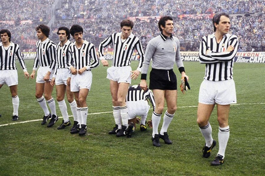 1972 yılında kendisini bir zamanlar beğenmeyen Juventus’a transfer oldu. Süper Dino” olarak anılacağı ve 13 yıl boyunca milli takım kalesini koruyacağı dönem böylece başlamış oldu.
