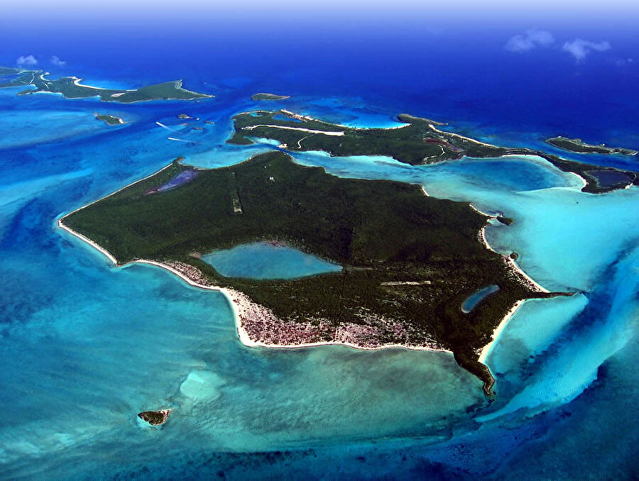 Bahamalar

                                    
                                    
                                    Bahamalar ya da resmi adı ile Bahama Milletler Topluluğu, Karayipler'de yer alan ve coğrafi açıdan Orta Amerika'ya dahil edilen Batı Hint Adalarının kuzey-kuzeydoğu sınırını oluşturan Amerika ülkelerinden biridir. Dünyanın en pahalı ülkeler listesine giren Bahamalar'ın nüfusu 391.232.
                                
                                
                                