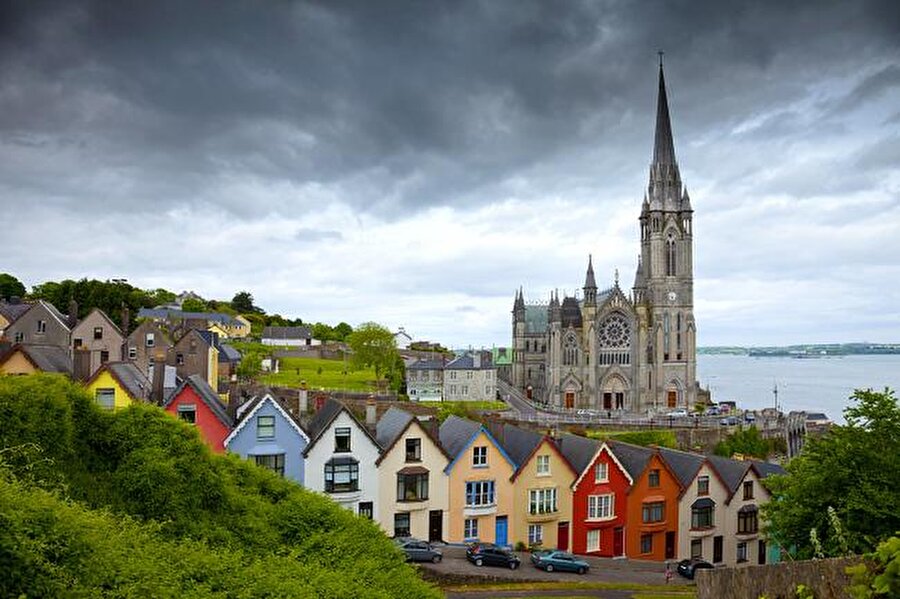 İrlanda

                                    
                                    
                                    İrlanda Cumhuriyeti, kuzeybatı Avrupa'da bulunan ülke. Büyük Britanya Adası'nın batısındaki İrlanda Adası'nın yaklaşık altıda beşini kaplamaktadır. Ülke nüfusu  4,773 milyondur. 
                                
                                
                                
