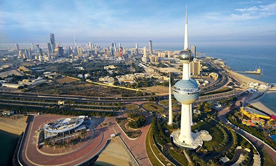 Kuveyt

                                    
                                    
                                    Kuveyt Devleti Arabistan Yarımadası'nın kuzeydoğusunda, Basra Körfezi kıyısında yer alan ülkedir. Kuzeyde Irak ve güneyde Suudi Arabistan ile komşudur.
                                
                                
                                