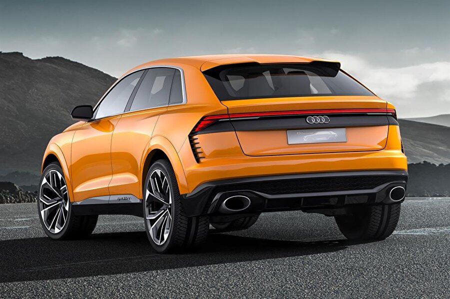 AUDI Q8.