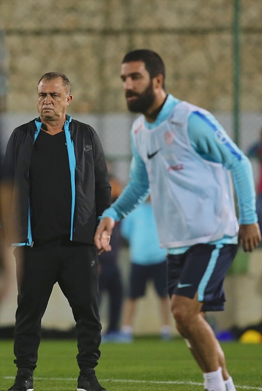 Arda Turan'ın Fatih Terim cevabı belli oldu

                                    Bir yemekte Mehmet Ağar’ın bir büyüğü olarak Arda’ya "Senin Galatasaray’a, Galatasaray’ın da sana ihtiyacı var. Gel Fatih Hoca’dan özür dile, kırgınlık bitsin" dediği fakat Arda Turan’ın ise "Ben Terim’le çalışmam” cevabını verdiği iddia edilmişti. Milli yıldız sosyal medya hesabından yaptığı açıklamayla bu haberin yalan olduğunu açıkladı.  
                                