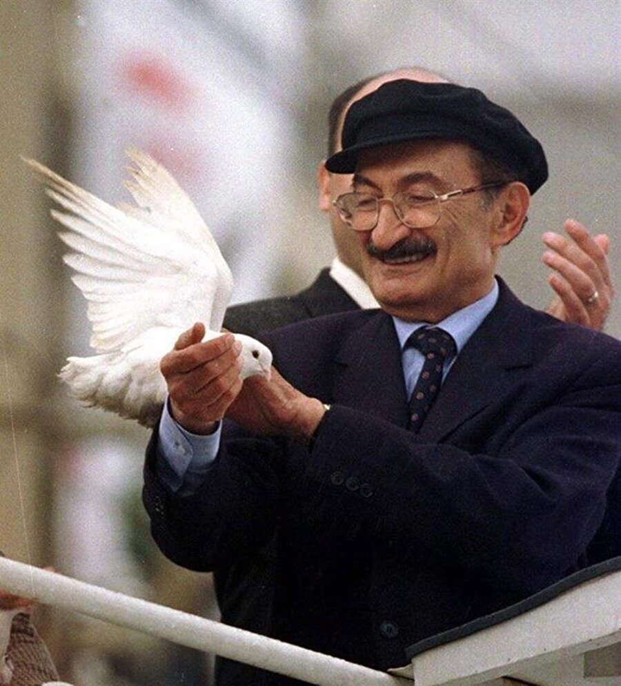 Bülent Ecevit
28 Mayıs 1925 tarihinde doğdu. İstanbullu olan Ecevit 81 yaşında hayatını kaybetti. 