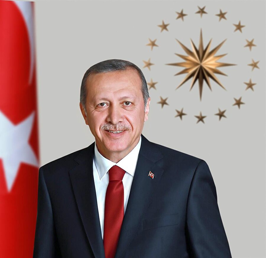 Recep Tayyip Erdoğan
26 Şubat 1954 tarihinde doğan Cumhurbaşkanı Erdoğan, aslen Rizelidir. 63 yaşında aktif siyasi hayatına devam eden Erdoğan, Cumhurbaşkanlığı görevini sürdürmektedir.