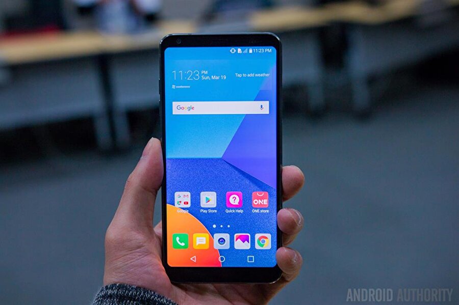 LG'nin yeni tepe seviyesi ‘G7’nin detayları belli oldu 

                                    Güney Koreli LG'nin yeni üst
seviye akıllı telefonuna ilişkin ilk detaylar ortaya çıkmaya başladı. Yeni
cihazda, Qualcomm'un 10 nm üretim mimarisiyle geliştirdiği Snapdragon 845 yonga
setinin sunulması bekleniyor. Yeni modelin G7 yerine farklı bir isimlendirmeyle
satışa sunulabileceği de konuşulanlar arasında.
                                