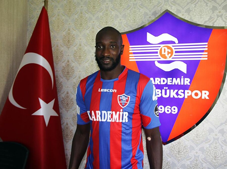 Konyaspor aradığı forveti buldu 

                                    Atiker Konyaspor ara transfer döneminde
bir süredir görüşmelerde bulunduğu ve anlaşma sağladığı Malili forvet oyuncusu
Mustapha Yatabare ile 1 yılı opsiyonlu olmak üzere 2.5 yıllık sözleşme
imzaladı.
                                