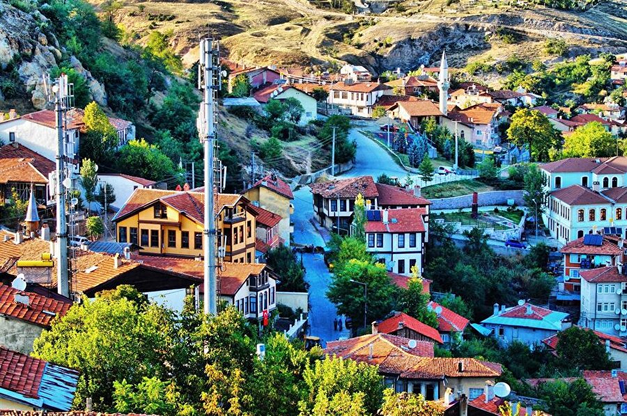 2018 Türk Dünyası Kültür Başkenti Kastamonu'da hazırlıklar sürüyor

                                    Kazakistan'ın Türkistan kentinde
gerçekleştirilen TÜRKSOY Daimi Konseyi 35'inci dönem toplantısında, "Türk
Dünyası Kültür Başkenti" ilan edilen Kastamonu'nun bir sonraki toplantıya
ev sahipliği yapmasına karar verildi. Tarihi ve kültürel değerleri ile ön plana
çıkan kentte yıl boyunca sanattan kültüre pek çok etkinlik düzenlenecek. Yıl
boyunca sürecek etkinlikler için hazırlıklar devam ediyor.
                                