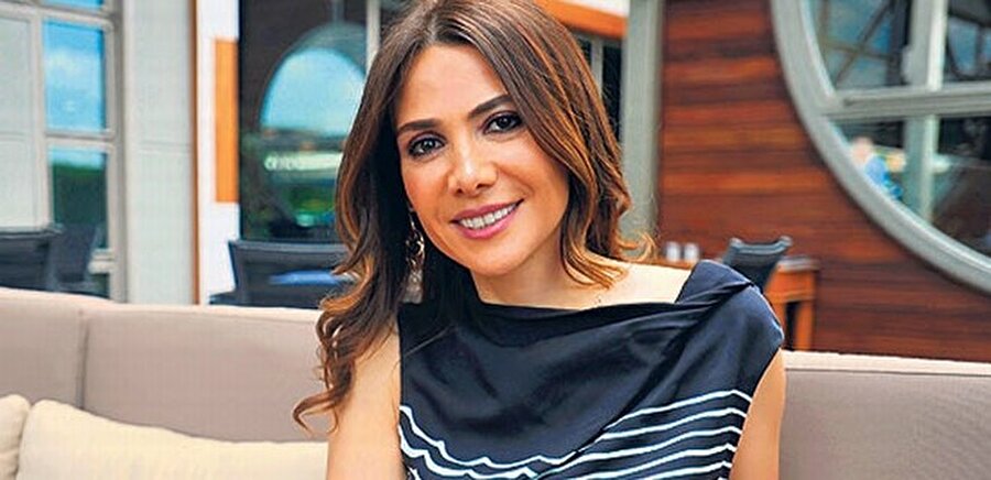 "​Yeni yılın ilk sürpriz kararı benden gelsin"​
Ateş sosyal medya paylaşımına, "Hadi yeni yılın ilk sürpriz kararı benden gelsin. Show haberi bırakıyorum... 27 yıllık meslek hayatımda biriktirdiğim türlü değeri, yüreğimin bin bir rengini yeni projelerde ortaya koymaya yola çıkıyorum. Evet Show Haber'i bırakıyorum. Gerek Habertürk'te, gerekse Show Haber'de edindiğim her türlü deneyime, aldığım her hayat dersine minnetle... notunu düştü."