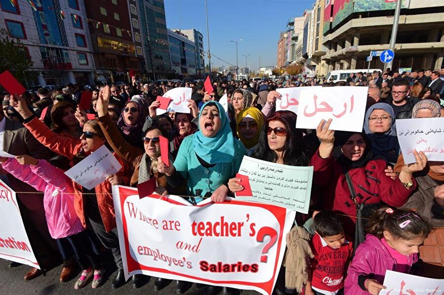 Ekonominin can damarı petrol gelirlerinin azalması ve yaşanan kargaşa maaşların ödenmesinde sıkıntı yarattı. Süleymaniye’de 18 Aralık’ta hükümet karşıtı büyük gösteriler düzenlendi.
