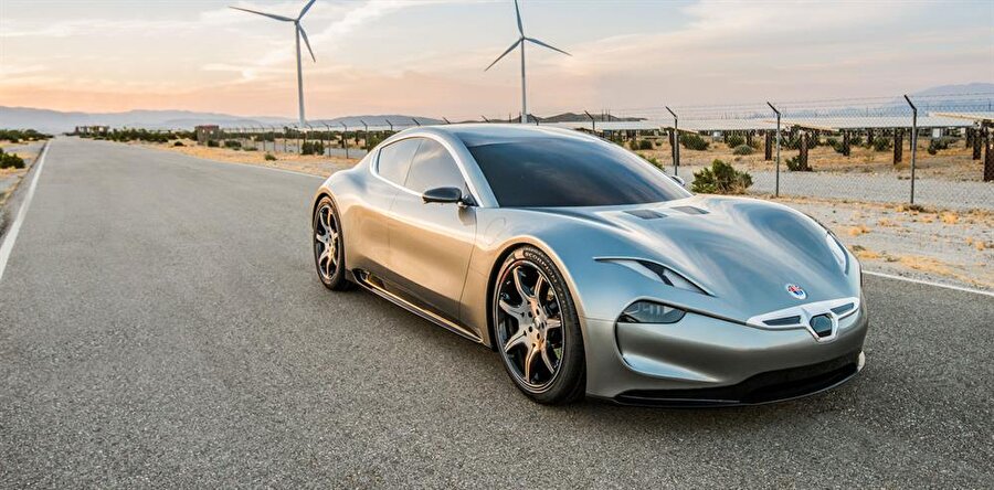 Elektrikli lüks otomobil Fisker EMotion tanıtıldı
643 kilometre menzile sahip elektrikli lüks otomobil Fisker EMotion tanıtıldı Daha önce BMW ve Aston Martin için lüks otomobiller tasarlamış olan Henrik Fisker, geçen yıl haziran ayında ön siparişe açtığı elektrikli lüks otomobili EMotion'u CES 2018 fuarında tüm detaylarıyla basına tanıttı. 643 km menzil sunacak aracın dördüncü seviye otonom sürüş teknolojisiyle geleceği açıklandı.