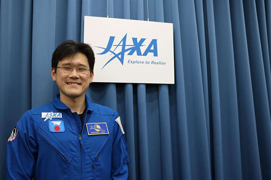 Uzayda 9 cm uzadığını iddia eden Japon astronottan yeni açıklama
3 haftadır Uluslararası Uzay İstasyonu’nda bulunan Japon bir astronot Norishige Kanai, geldiğinden beri 9 cm uzadığını açıklayarak büyük bir tartışma başlatmıştı. Kanai, sosyal medya hesabından Haziran sonunda kendisini eve götürecek Soyuz aracının koltuğuna sığamayacağından endişe ettiğini de yazdı.