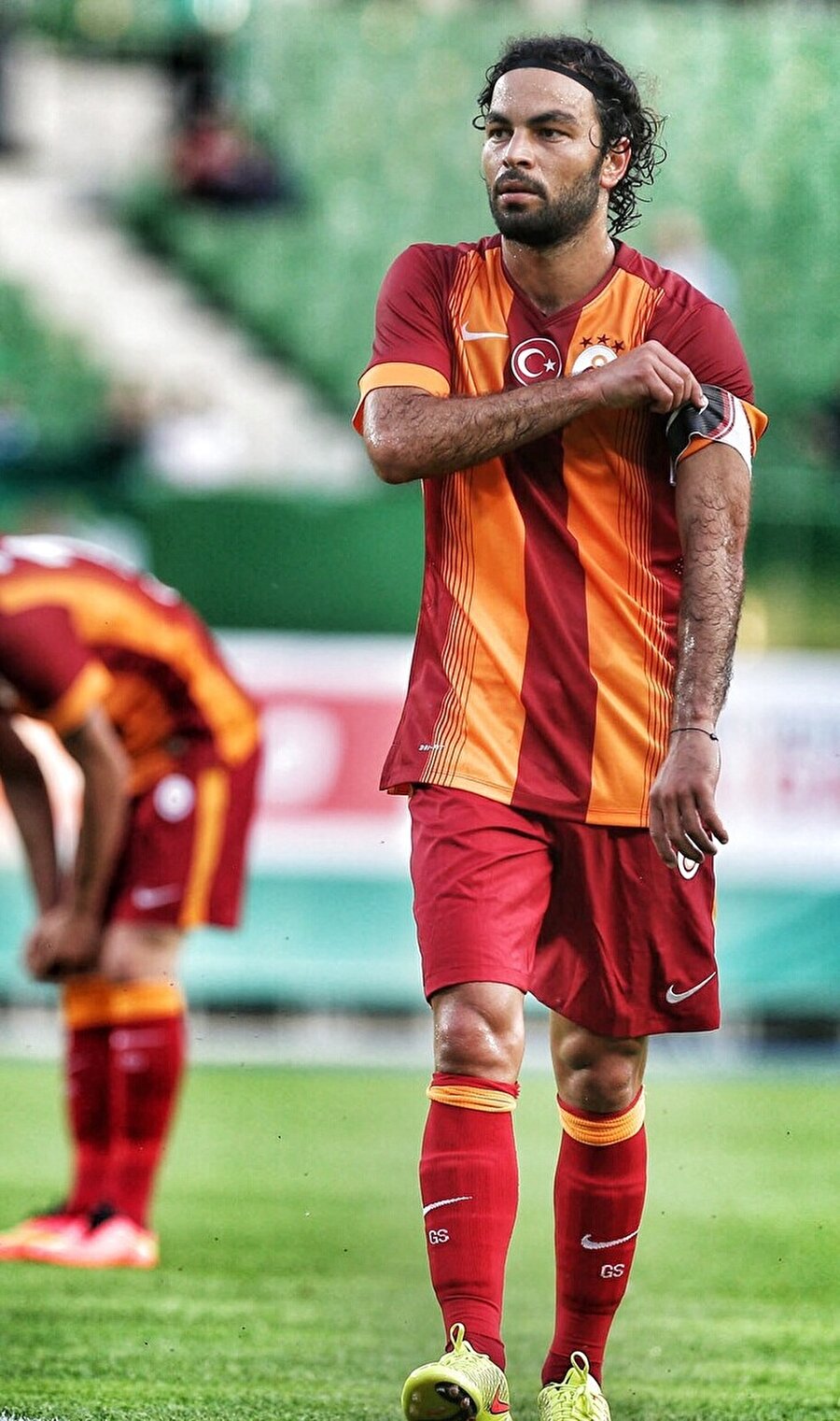 Selçuk İnan
Burak Yılmaz’ın en yakın arkadaşı olan Selçuk İnan da Süper Lig’in en çok eleştiriye maruz kalan isimlerinden biri. Galatasaraylı futbolcu bu yıl Süper Lig’de 9 maçta 325 dakika süre aldı.