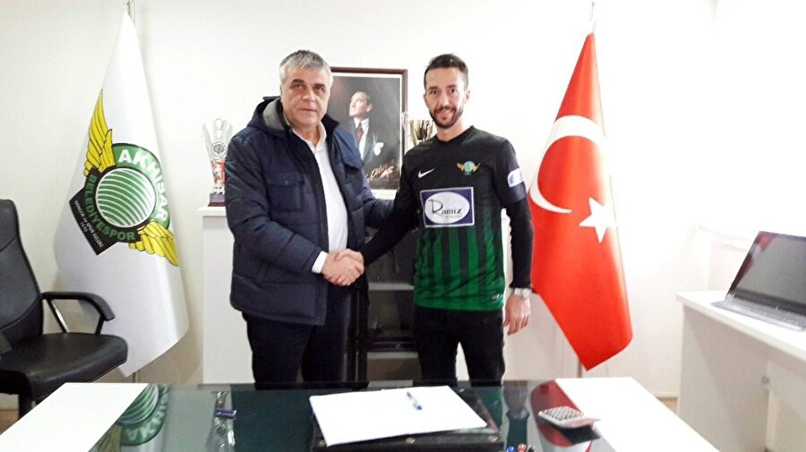 Bilal Kısa, T.M. Akhisarspor ile anlaştı