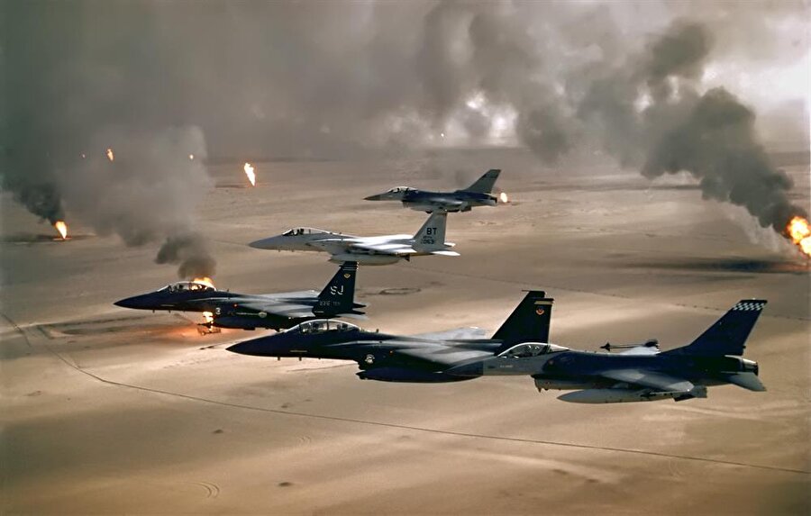 Körfez Savaşı'nda Saddam liderliğindeki Irak ordusuna karşı düzenlenen hava harekatı

                                    
                                    
                                
                                