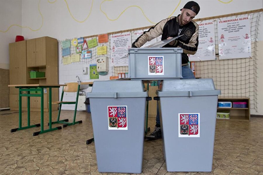 Çekya'da cumhurbaşkanlığı seçimlerinin ilk turu düzenlenecek
