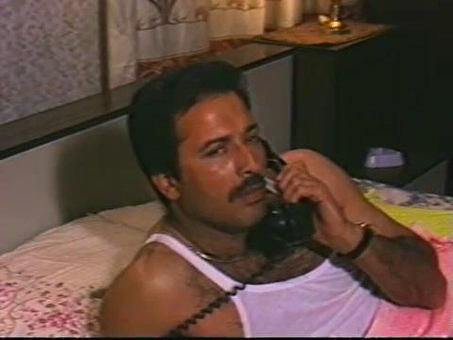 Televizyon hayatına girişi...
Üniversite dönemi boyunca bir yandan da öğretmenlik ayapan Aras, 1976'da Tercüman Gazetesi'nin düzenlemiş olduğu Sinema, TV, Fotoroman yarışmasında birinci seçildi. Arından reklamlarda oynamaya, filmlerde rol almaya başladı.