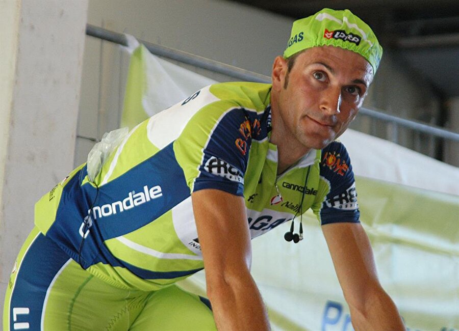 Ivan Basso

                                    İtalyan sporcu Ivan Basso'nun da ismi dopinge karıştı. "Korkunç Ivan" lakaplı Bosso birçok önemli başarılara imza attı. Rakiplerinin korkulu rüyası olan Basso, 2007'de doping kullandığını itiraf etti. Ünlü sporcunun cezası 4 Ekim 2008'de sona erdi.
                                