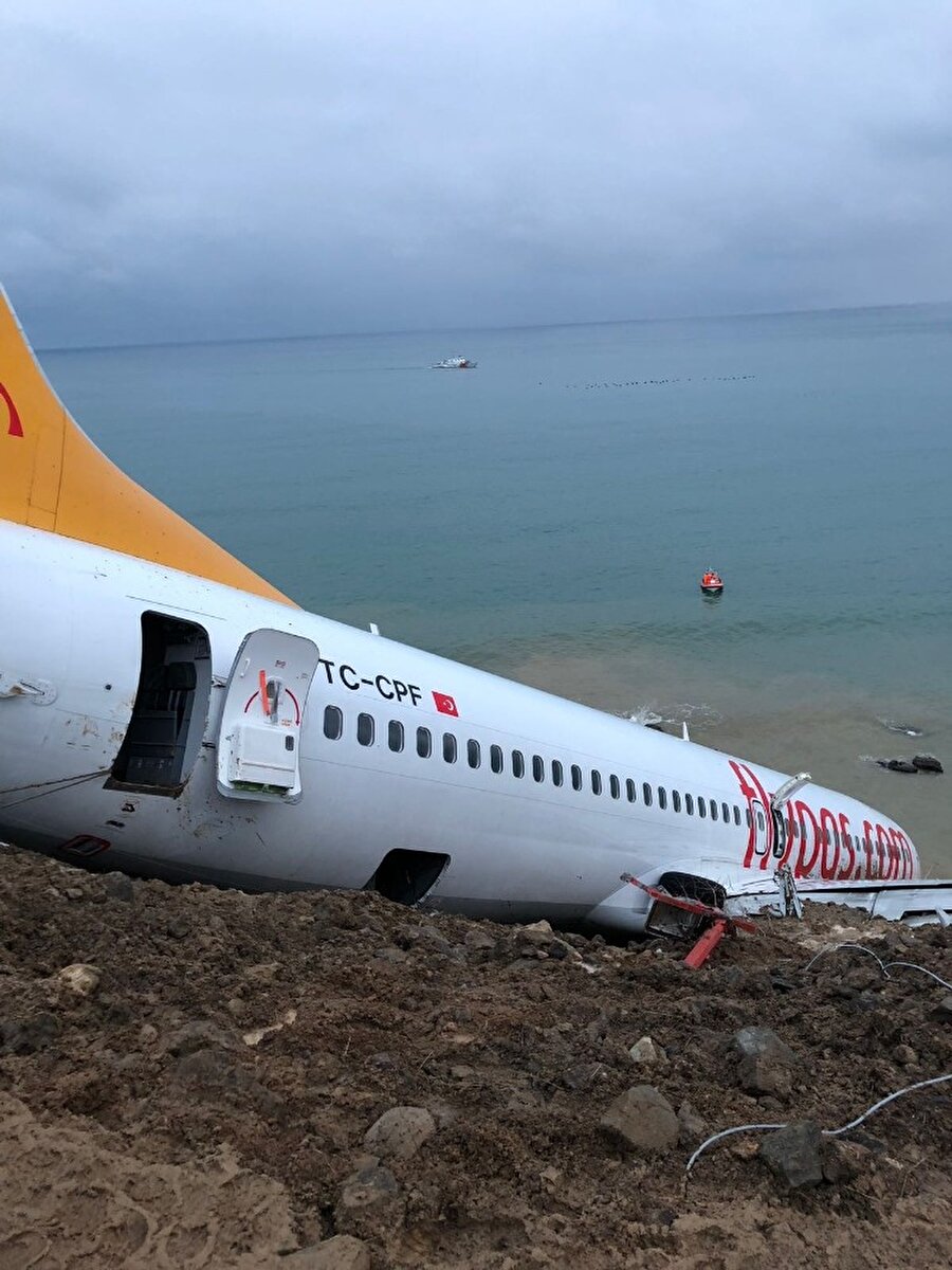 Pistten çıkan uçakla ilgili soruşturma başlatıldı
Trabzon Cumhuriyet Başsavcılığı, Trabzon’da pistten çıkan uçak ile ilgili soruşturma başlattı. Öte yandan Pegasus Havayolları yetkilileri sabah saatlerinde Trabzon’a gelerek kazayla ilgili inceleme başlattı.