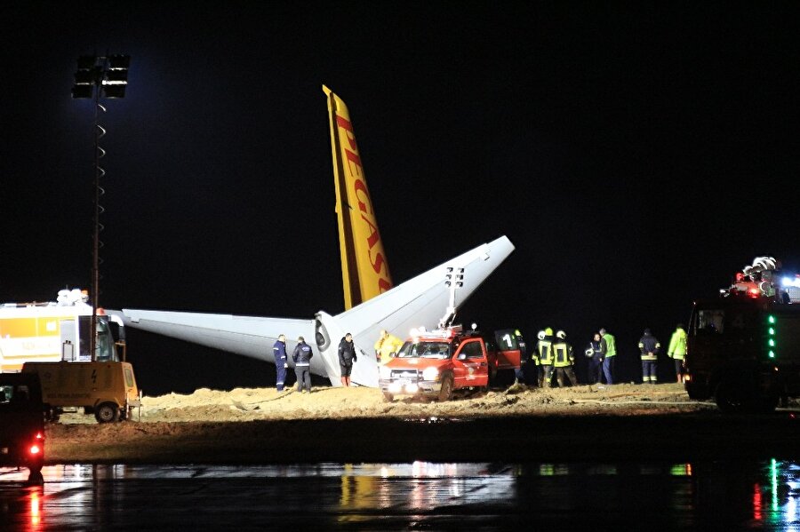 Trabzon Havalimanı'nda yolcu uçağı pistten çıktı.