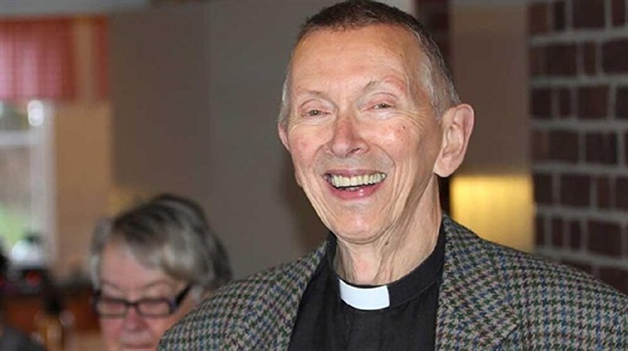 30 yıllık papaz adını 'Ahmed' olarak değiştirdi