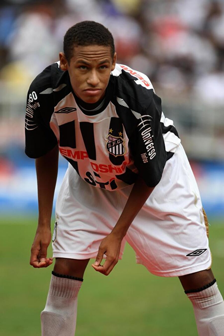 2009'da Santos A Takımı'na yükselen Neymar kısa sürede Avrupa devlerinin dikkatini çekti.