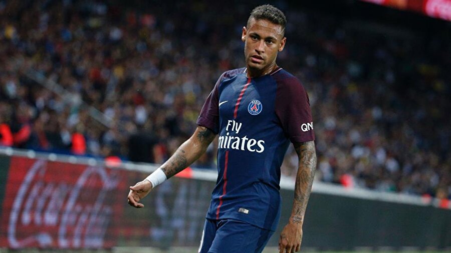 Dünyanın önemli yıldızları arasında yer almasına rağmen Neymar sürekli olarak çalışıyor. Takım çalışmalarının yanı sıra golcü futbolcu her boş vaktini bireysel idmanlara ayırıyor.