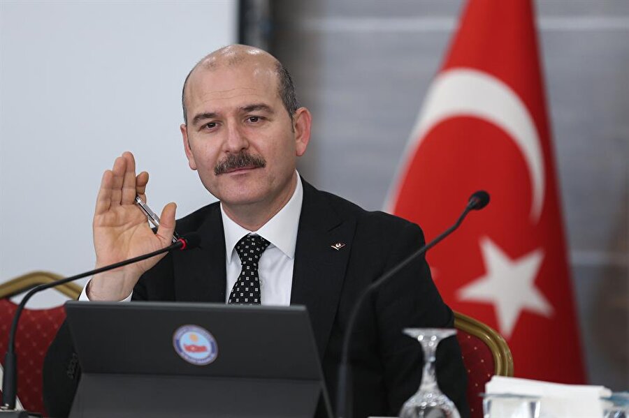 Trabzon milletvekili
AK Parti’ye üye olduktan 25 gün sonra AK Parti MKYK'sına seçildi. Parti içinde Ar-Ge'den Sorumlu Genel Başkan Yardımcılığı ve Teşkilattan Sorumlu Genel Başkan Yardımcılığı görevlerini yürüten Soylu, 7 Haziran 2015 Genel Seçimlerinde ve hükümetin kurulmaması üzerine tekrar düzenlenen 1 Kasım seçimlerinde Trabzon milletvekili oldu.