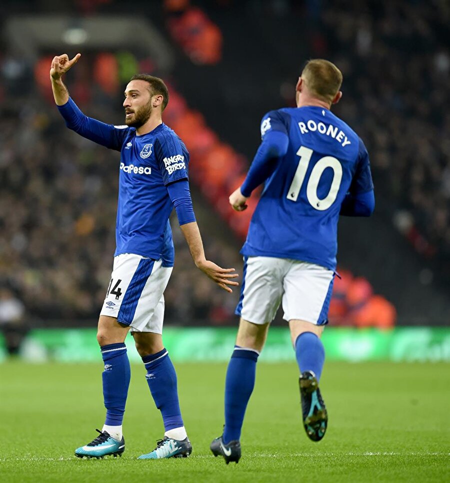 Cenk Tosun'un maçında füze alarmı verildi!