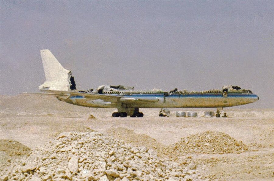 19 Ağustos 1980 - Suudi Arabistan 

                                    Suudi Arabistan Hava Yolları’na ait bir Lockheed L-1011, Riyad Havalimanı’ndan kalktıktan dakikalar sonra kargo bölümünde bir yangın başladı. Pilotlar, uçağı tekrar Riyad Havalimanı’na indirmeyi başarsalar da, havalimanı itfaiyesinin geç müdahalesi faciayı doğurdu. Uçakta bulunan 301 kişiden kurtulan olmadı.
                                