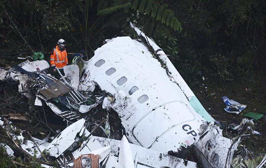 29 Kasım 2016 - Kolombiya

                                    Copa Sudamericana finali için Kolombiya'ya giden Chapecoense takımının uçağı düştü. 81 kişinin bulunduğu uçakta 76 kişi hayatını kaybetti. Chapecoense takımından uçakta 22 kişi vardı, bunlardan Alan Ruschel ve Jackson Follmann kazadan sağ kurtulabildi.
                                