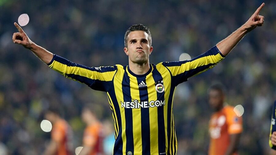 Fenerbahçe Van Persie'nin lisansını iptal etti
Fenerbahçe'de Robin Van Persie defteri resmen kapandı. Sarı-lacivertli kulüp, Hollandalı futbolcunun lisansını iptal etti. 14 yabancı sınırlaması nedeniyle kadroda kendine yer bulamayan Eljif Elmas ise bu akşam Ziraat Türkiye Kupası'ndaki İstanbulspor maçının kadrosuna alındı.