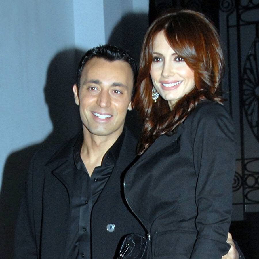 Son noktayı koydu!
10 yıldır evli olan şarkıcı Mustafa Sandal ve Emina Sandal'ın evliliklerinin üzerinde dolaşan kara bulut iddialarına son noktayı ünlü şarkıcı Mustafa Sandal koydu. 