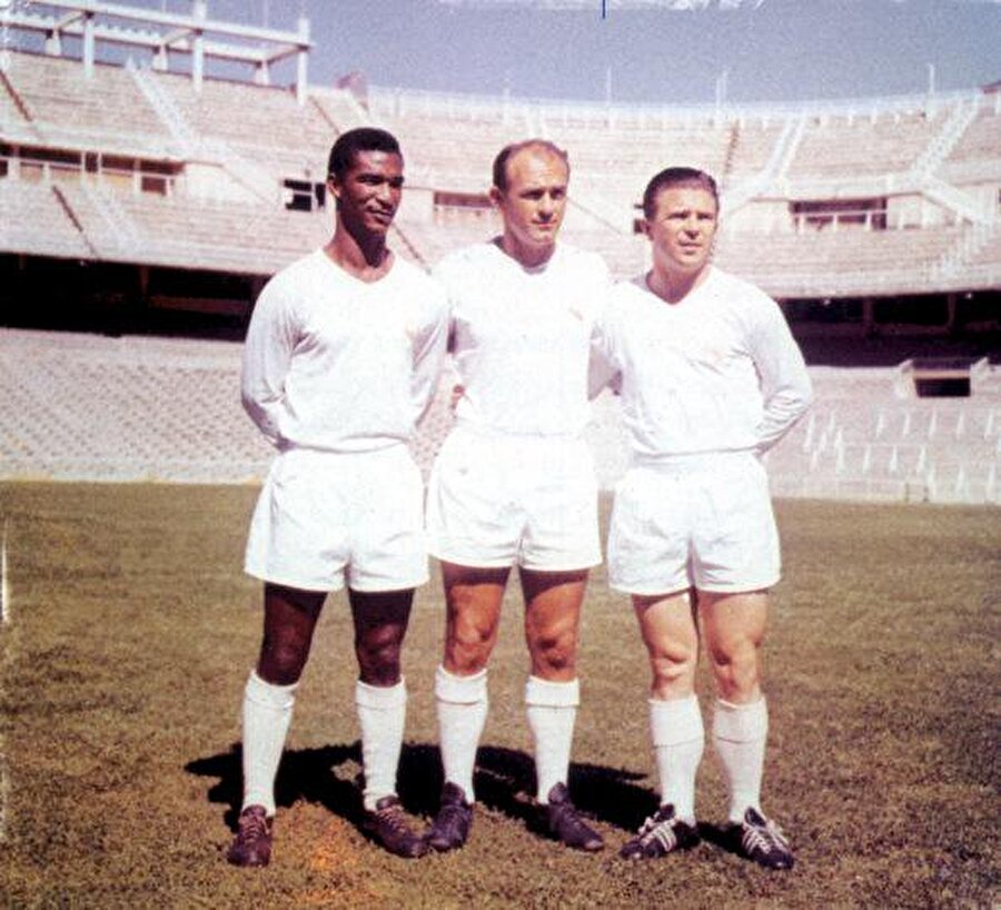 
                                    
                                    Didi, Brezilya Milli Takımı formasıyla 1958 ve 1962 Dünya Kupaları'nın yanı sıra 1955, 58, 61 ve 62'de Copa Oswaldo Cruz Kupası'nı kazandı. 

  
Didi'li sambacılar; 1955,1961'de O'Higgins Kupası'nı, 1952're Pan Amerikar Oyunları Şampiyonluğu'nu ve 1956'da Atlas Okyanusu Kupası'nı kazandı. 
                                
                                