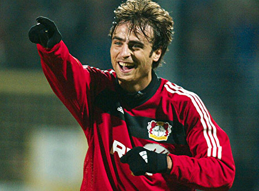 
                                    Bulgar futbolcu 2001 yılında Bayern Leverkusen'e imza attı. 2001-2006 yılları arasında Alman takımının formasını giyen Berbatov çıktığı 154 maçta 69 gol kaydetti.
                                