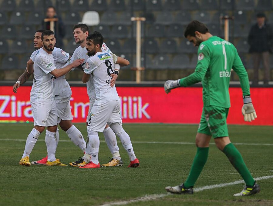 Akhisarspor adını çeyrek finale yazdırdı