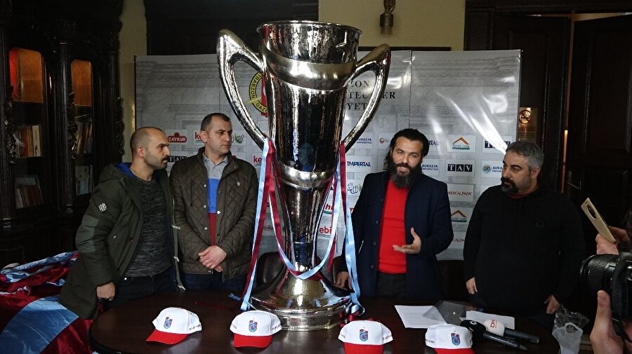 Fenerbahçe'den kupa çalmaya çalışan adam 1’er TL toplayarak ‘Şike Anıtı’ yapacak!