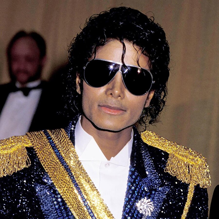 51 yaşında vefat etti!

                                    2009 yılında yoğun ilaç kullanımı sonucunda kalbinin durması nedeniyle Kaliforniya'da hayata gözlerini yuman Michael Jackson, vefat ettiğinde 51 yaşındaydı.
                                