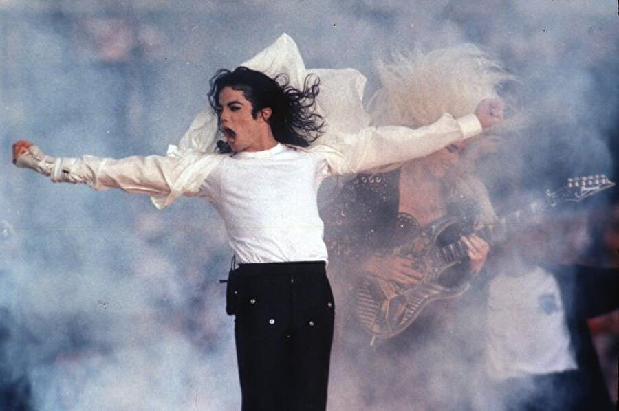 Gerçekten ölmedi mi?

                                    Geçtiğimiz günlerde yayınlanan bu fotoğrafın henüz montaj olup olmadığı bilinmiyor. Tek bilinen şeyi fotoğraftaki kişinin Michael Jackson'a çok benzediği...
                                