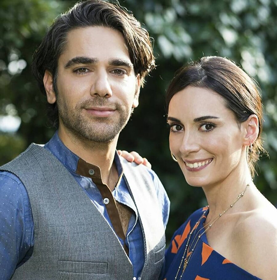 Babamın Günahları konusu
Hikaye Ozan'ın (Kadir Doğulu) geçmişinde Ferruh'un (Mustafa Uğurlu) işlediği bir cinayeti sevgilisi Yeşim'e (Melisa Sözen) zarar gelmemesi adına üstlenmesi ile başlar. İşlemediği bu suçu üstlenmesi Ozan ve Yeşim'i farklı geleceklere sürüklerken Ozan bir kızı olduğundan habersiz yıllar geçirir. Yeşim, Zeyno'ya yapılacak ilik tedavisi için yıllar sonra Ozan'ın karşısına çıkar. Hayat ile ilgili en ufak bir beklentisi olmayan Ozan'ın hayatına Zeyno bir ışık demeti olarak düşer. Zeyno'nun hayatı Ozan'ın ellerindedir, ilik nakli için yaralanmaması gerekmektedir. Kızına ilik nakli yapabileceğini öğrendiği gün ise Ozan kendini yine işlemediği bir cinayetin faili olarak bulur. Fakat bu sefer kendisini feda edemeyeceği bir sebebi vardır…Kızı Zeyno.