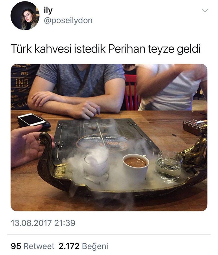 Türk kahvesi istedik. Perihan teyze geldi