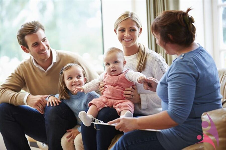 Tüm aile bir araya gelin!

                                    
                                    Ona önemli olduğunu hissettirmek ve güç vermeniz açısından tüm aile bireyleri olarak bir araya gelmeye özen gösterin. Hep birlikte iyi olan yönlerini konuşup  özgüven kazanmasını sağlayın. 
                                
                                