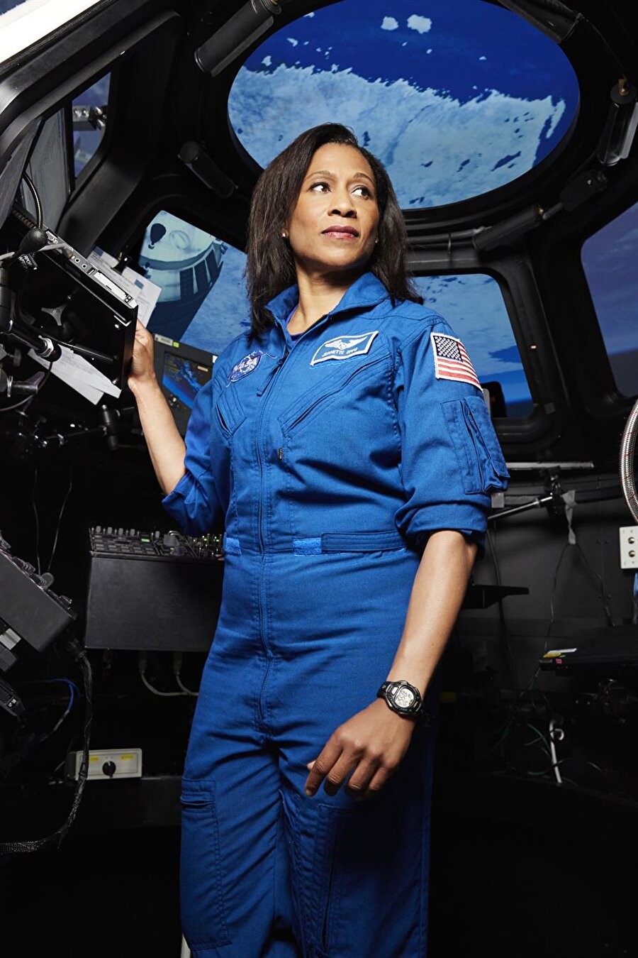 ABD'li siyahi astronot gerekçe gösterilmeden uzay görevinden alındı

                                    
                                    NASA ABD'li astronot Jeanette Epps'i, Uluslararası Uzay İstasyonu'ndaki görevinden gerekçe göstermeden aldı. Jeanette Epps, yerine başka bir astronot getirilmeseydi Haziran ayındaki Rus-Soyuz uçuşunda yer alacaktı. NASA, olayla ilgili açıklamada bulunmazken, Epps’in gelecekteki görevlerde yer alacağını bildirdi.
                                
                                