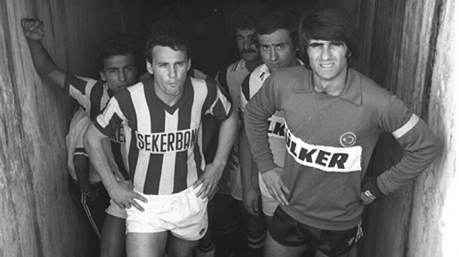 1972 ila 1987 yılları arasında Trabzonspor forması giyen Şenol Güneş, bordo-mavili takımın şampiyonluklarla dolu efsane dönenimde rol oynayan önemli isimlerin başında geliyordu.