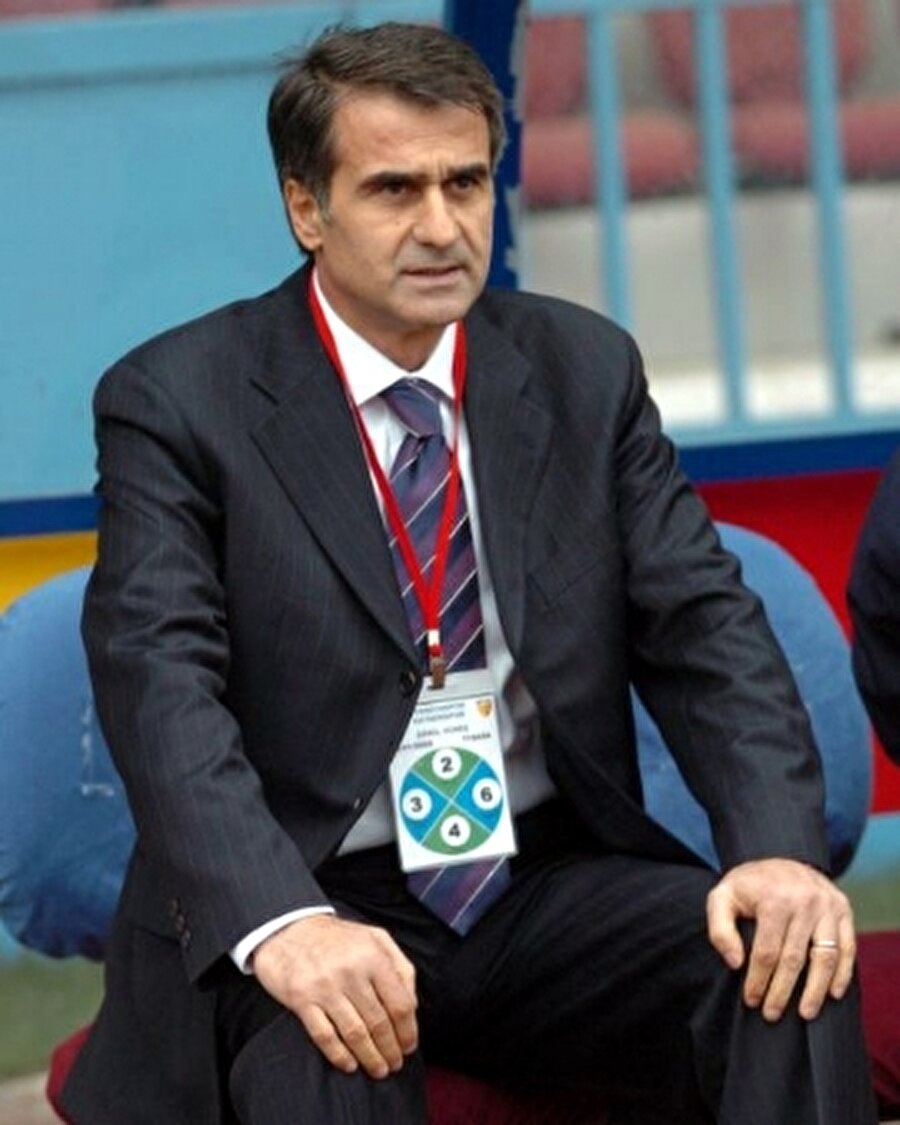 2004'te milli takımla yolları ayrılan Şenol Güneş 2005'te Trabzonspor'un başına geçti.