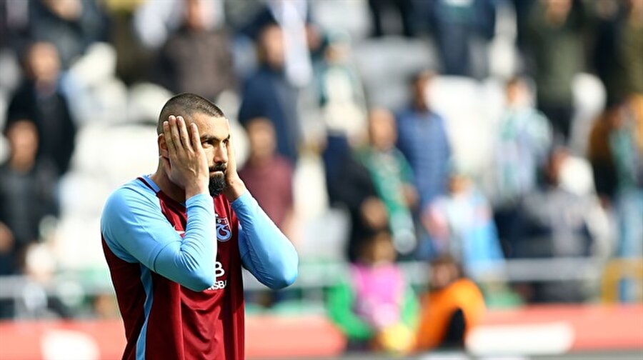 Trabzonspor son dakikada yıkıldı!

                                    Spor Toto Süper Lig 18. haftasında Trabzonspor ile Atiker Konyaspor karşı karşıya geldi.
Konya Büyükşehir Belediye Stadyumu'nda oynanan bu zorlu karşılaşmada her iki takımda birbirine diş geçiremedi. Mücadele seviyesi oldukça yüksek olan maçta iki takımda uzatmalarda 2 gol bulurken, son dakikaları nefes kesen bu karşılaşma 2-2'lik skorla tamamlandı.
                                