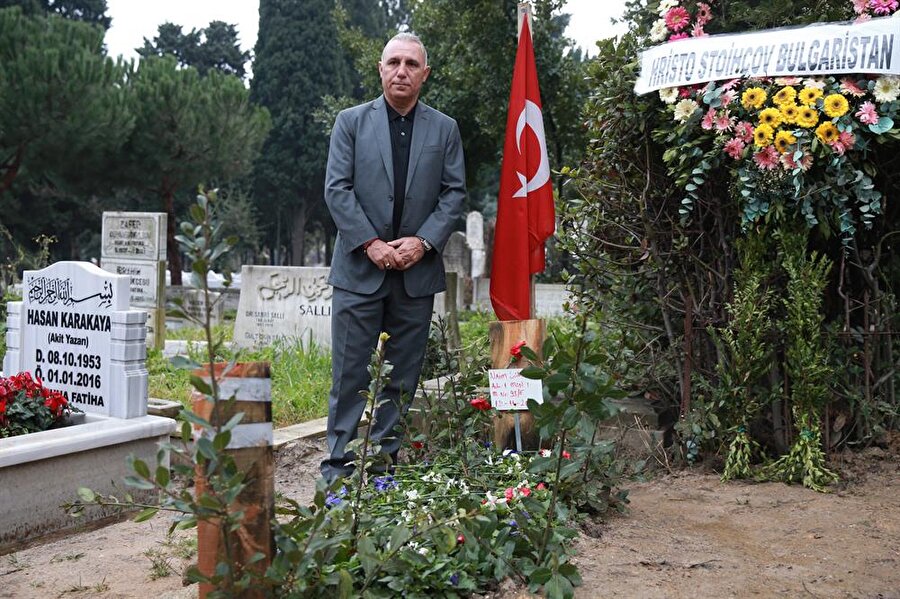 Eski Barcelonalı futbolcudan Naim Süleymanoğlu'nun kabrine ziyaret