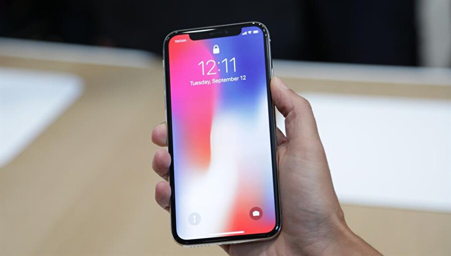 IPHONEX ’İN AKILLI TELEFON PİYASASINA DAMGA VURAN TÜRKİYE SATIŞ FİYATI: 6099 TL
Teknoloji devi Apple tarafından
Eylül 2017’de Steve Jobs Theater’da
yapılan yıllık sunumuna, iPhone’un
10’uncu yılına özel olarak üretilen
iPhoneX damga vurdu. Apple’ın
sürpriz olarak tanıttığı iPhoneX,
sahip olduğu özelliklerle kullanıcılar
tarafından olumlu karşılandı.